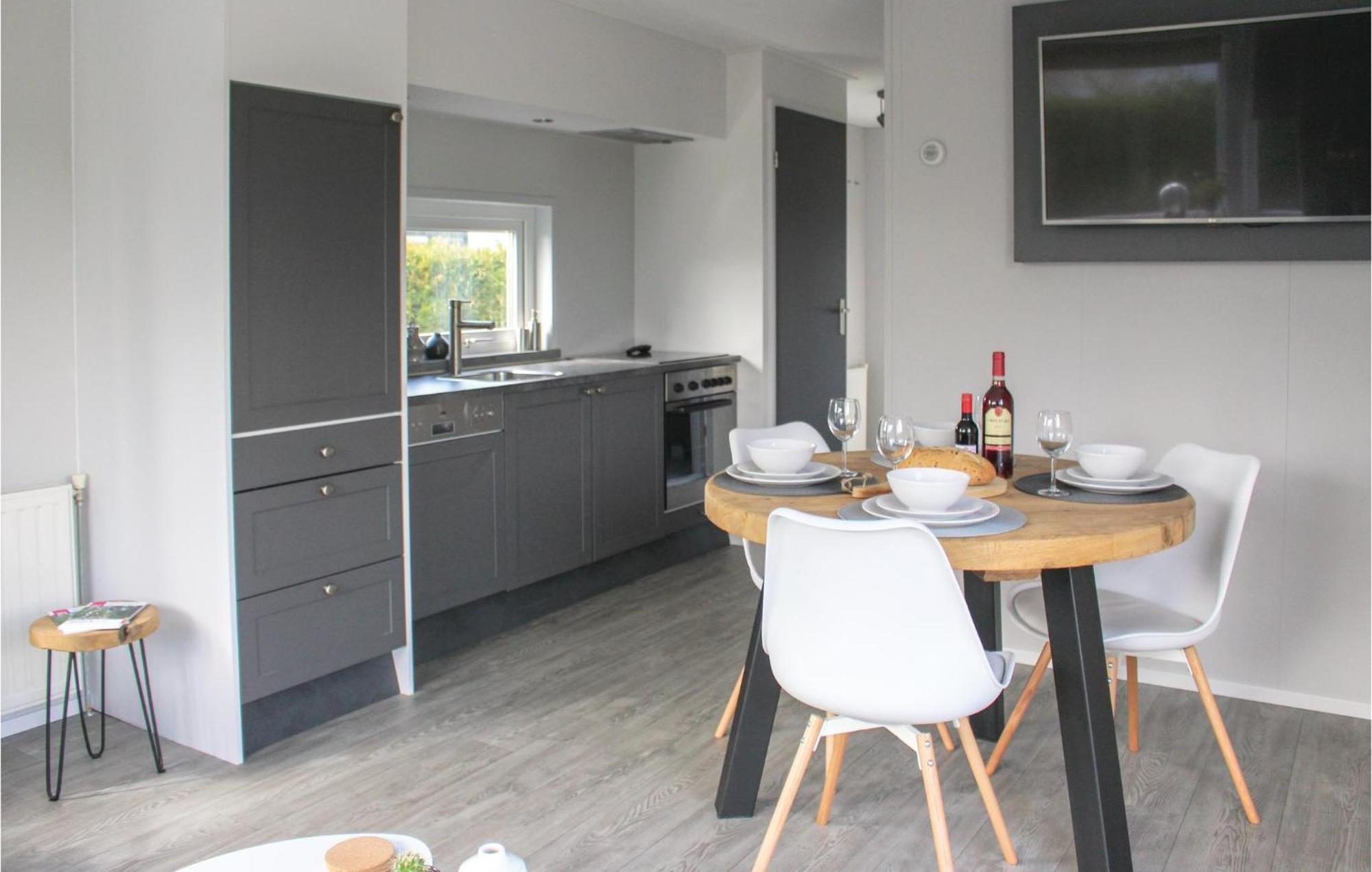 Beautiful Home In Sint-Annaland With Kitchen Екстериор снимка