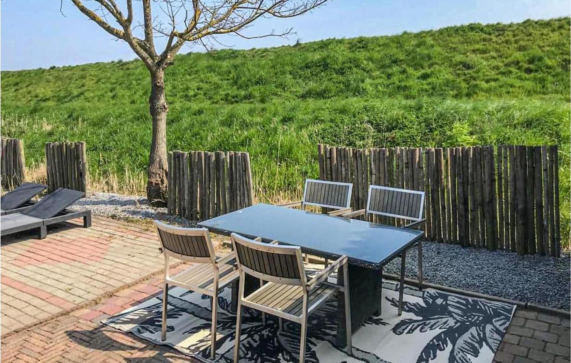 Beautiful Home In Sint-Annaland With Kitchen Екстериор снимка