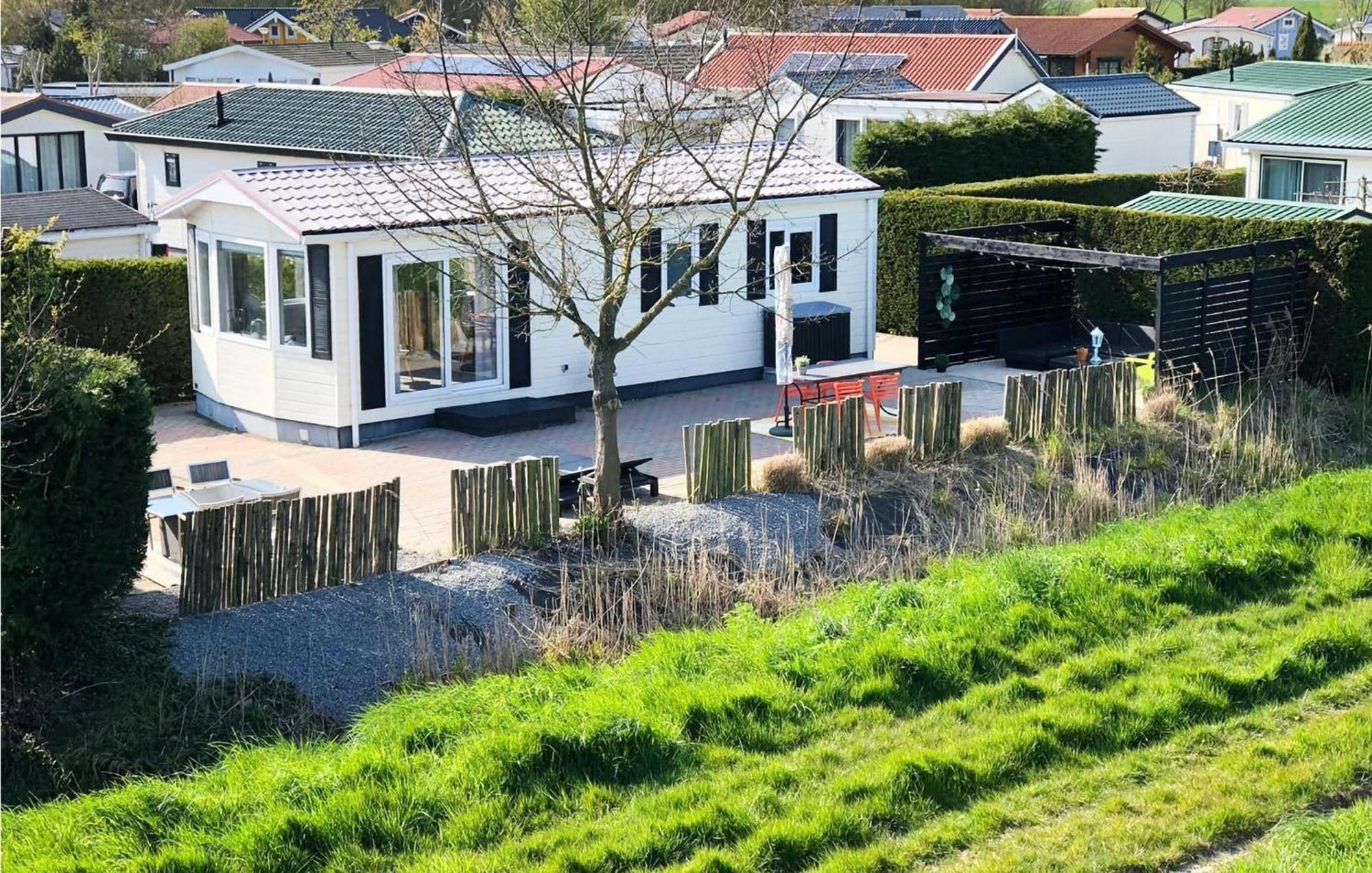 Beautiful Home In Sint-Annaland With Kitchen Екстериор снимка